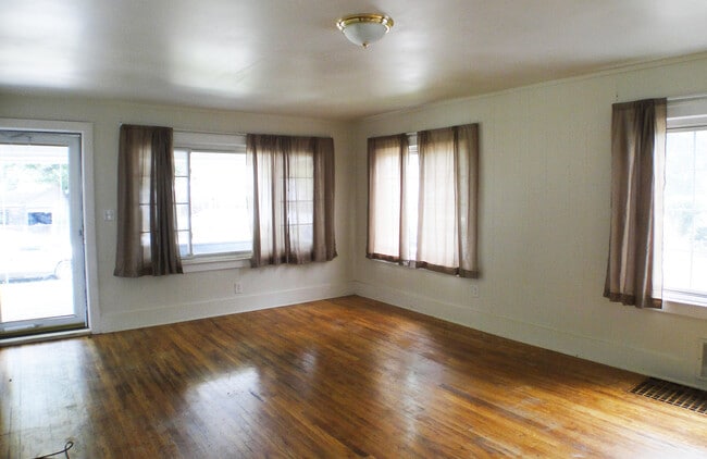 Photo - 35323 Sheridan St