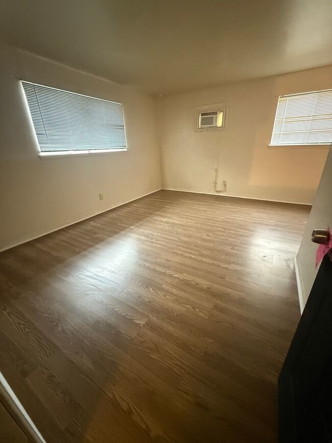 Photo - 15411 Barat Ave Unidad B