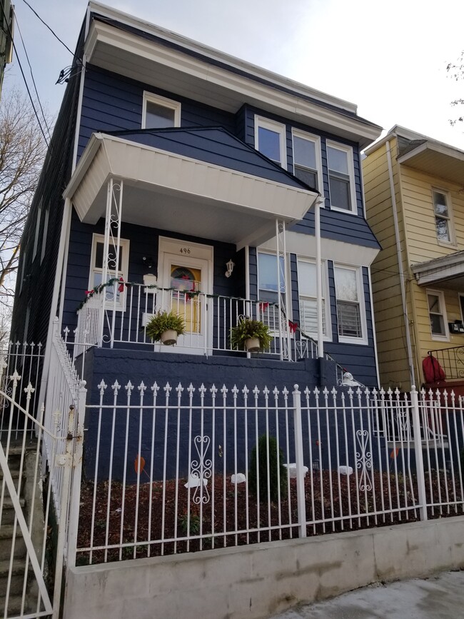 Building Photo - 496 21st St Unit 2