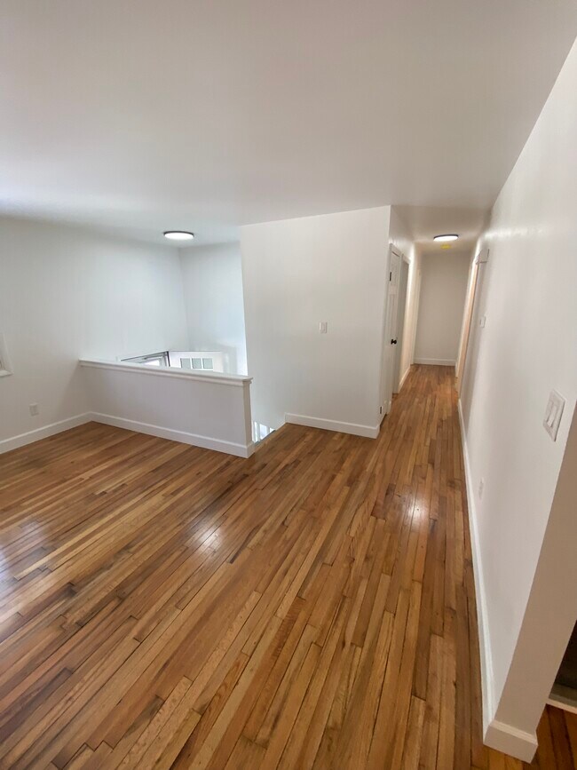 Photo - 85 Trottingham Ct