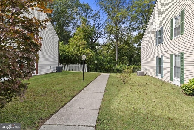Building Photo - 2502 Greenwood Dr