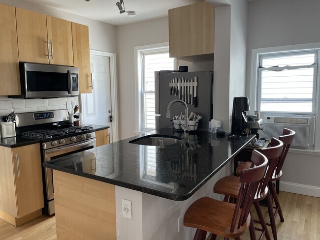 Photo - 13 Howard St