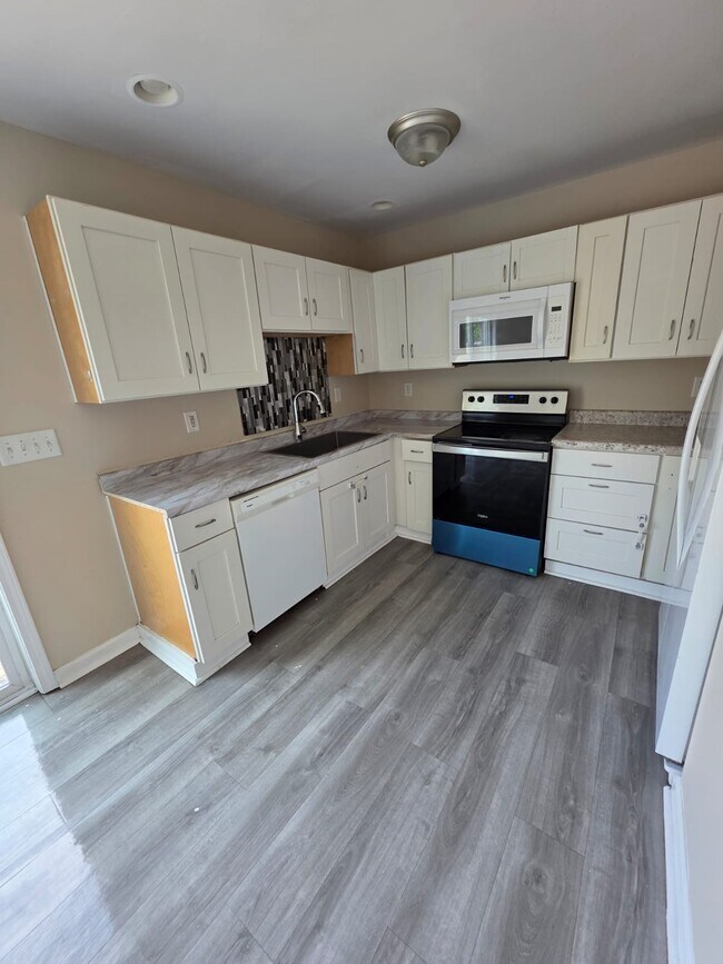 Photo - 6610 Vandre Ave