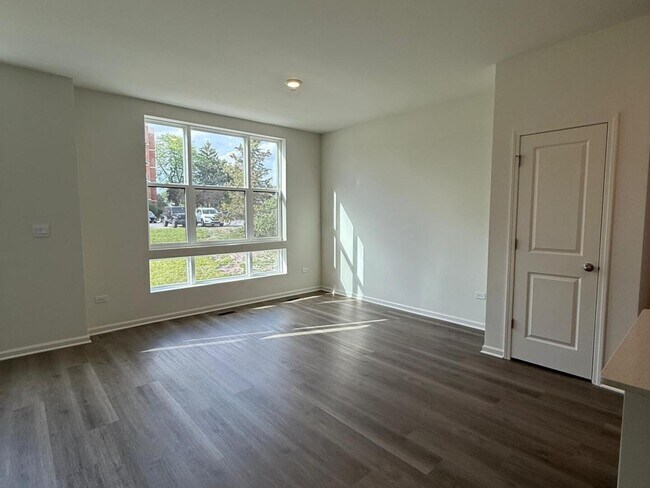 Photo - 347 Summit Cir