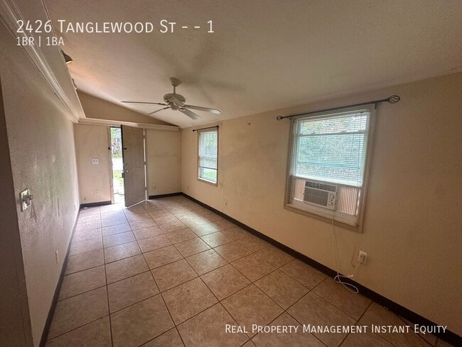Photo - 2426 Tanglewood St Unidad 1