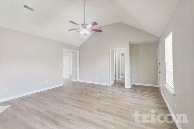 Photo - 2121 Montgomery Ln