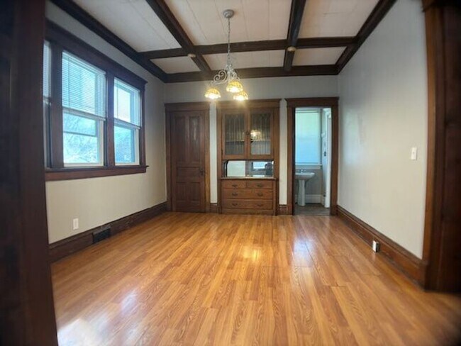 Photo - 1010 N Elmwood Ave