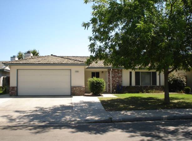 Building Photo - Spacious Headliner home with living room, ...