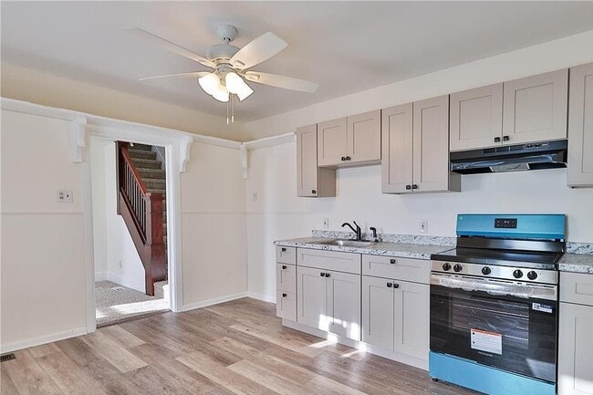 Photo - 1005 Railroad St Unit 1