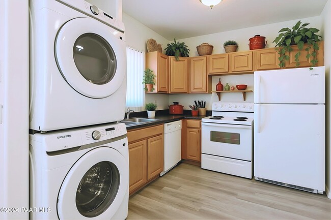 Photo - 354 W Delano St