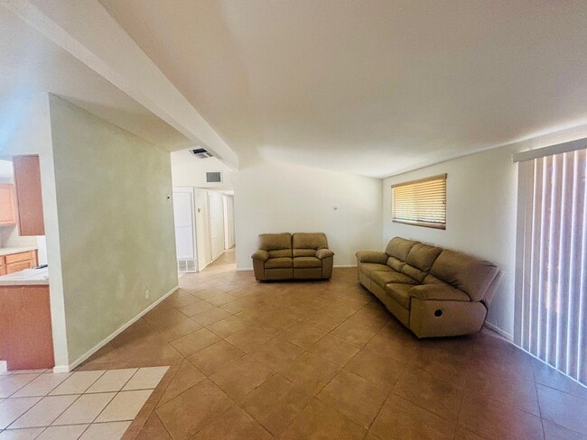 Photo - 38416 Pond Ave