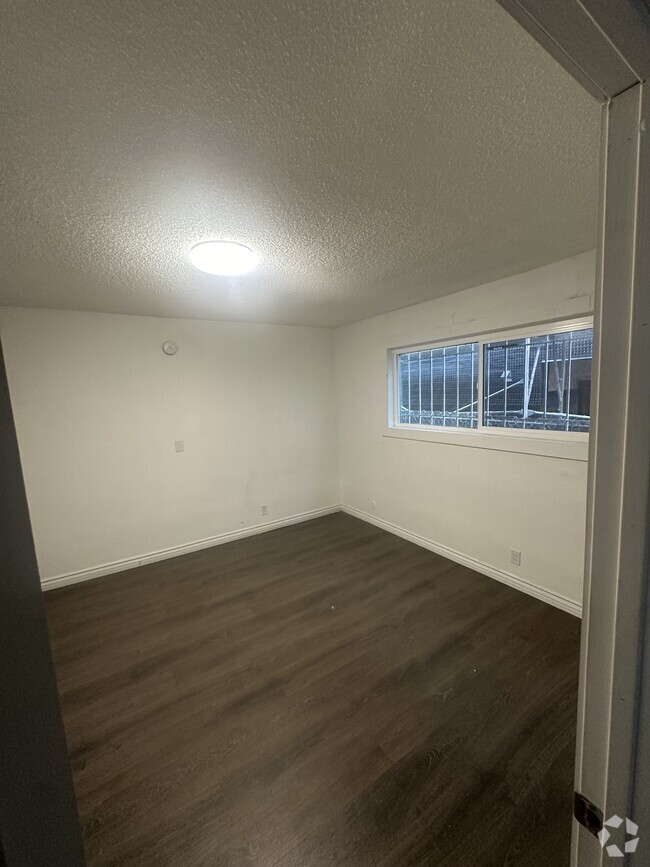 Building Photo - 5447 Blackwelder St Unit 4 Rental