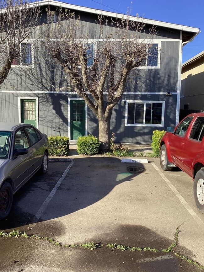 Building Photo - NOW AVAILABLE!! 2 BEDROOM 1.5 BATH GUSTINE APARTMENT Unit #B