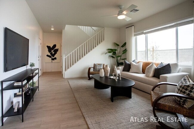 Building Photo - 1120 W Villa Theresa Dr