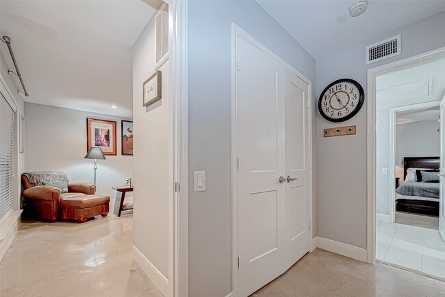 Photo - 1860 White Oak Dr Unit 375