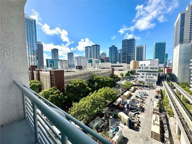 Building Photo - 133 NE 2nd Ave Unit 809 Rental