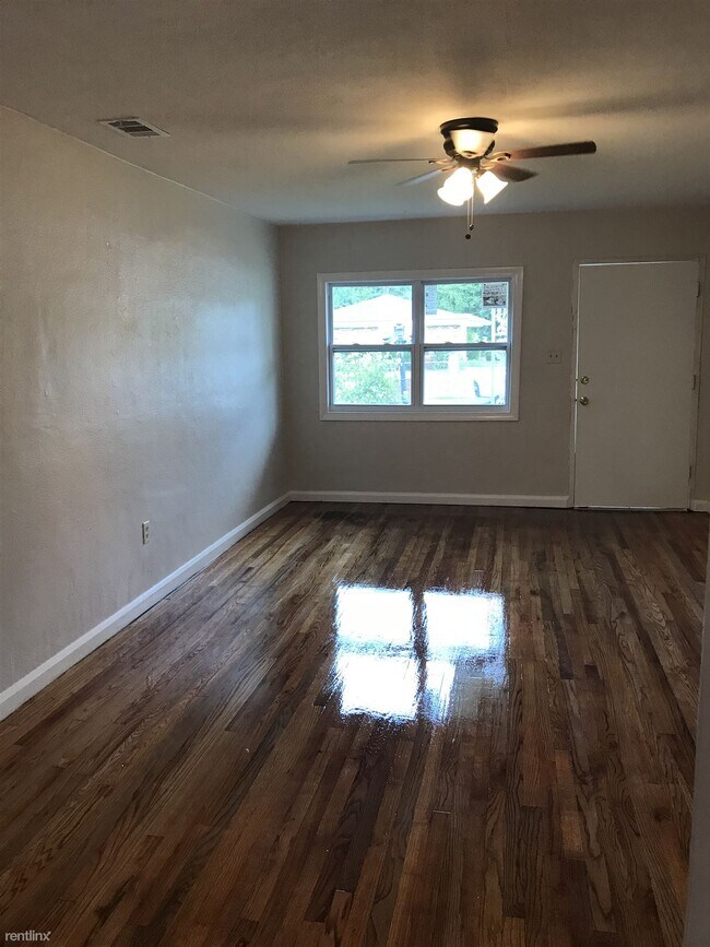 2 br, 1 bath Duplex 702 Covington Avenue Townhome Townhome Rental
