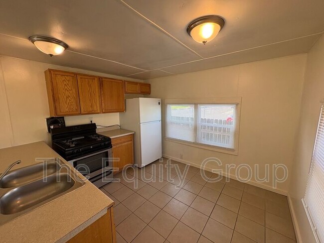 581 E Yale Ave Unidad 2