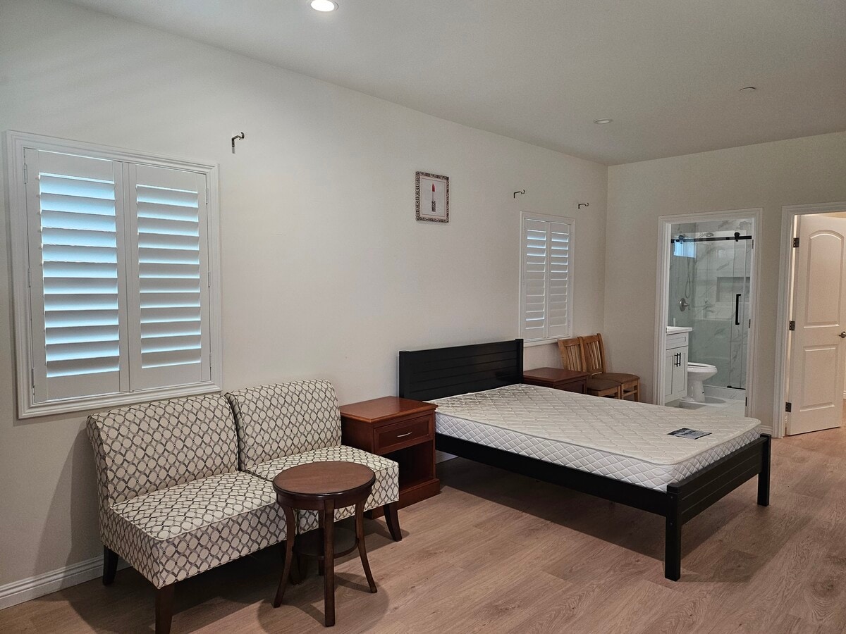 Photo - 16049 Meadowside St