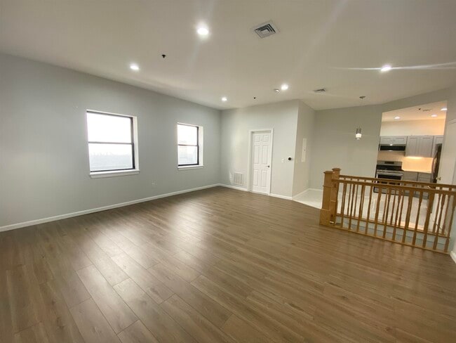 Building Photo - 517 74th St Unit 204