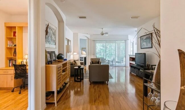 Photo - 7314 Meeting St