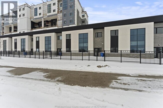 Photo - 4300 Laurier Pkwy