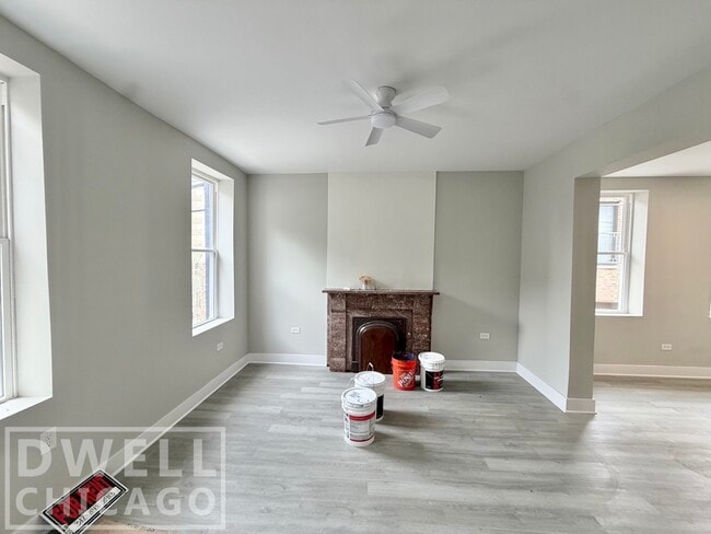 Building Photo - 1546 W Walton St Unit 2F