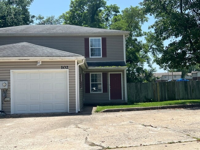 Building Photo - 102-104 Albany Dr. Unit 102 Albany Dr.