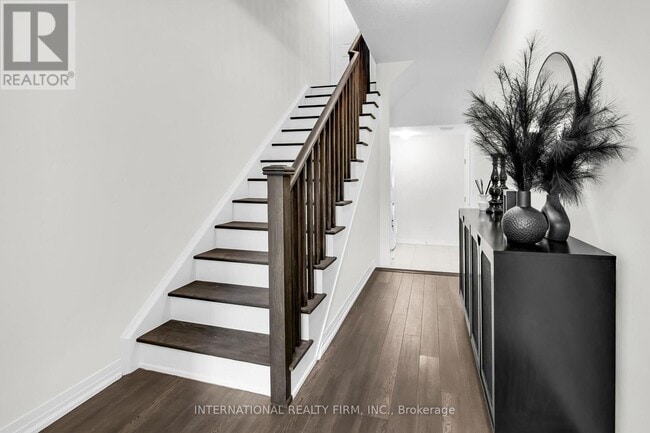 Photo - 148 Turnberry Ln