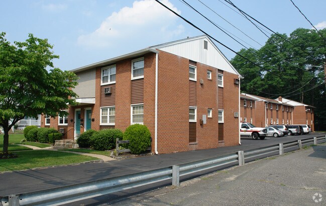 Clements Court - Clements Court Apartments