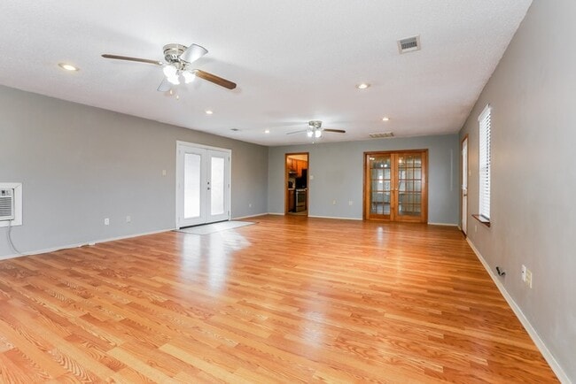 Photo - 511 Sanders Ln