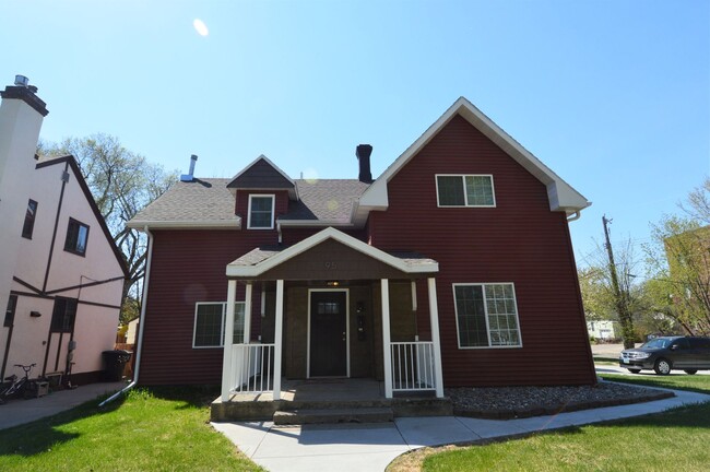 Building Photo - 95 4th Ave S Unit #2