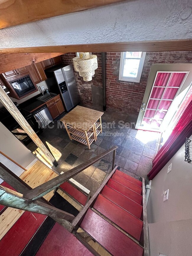Building Photo - 1565 N Race St