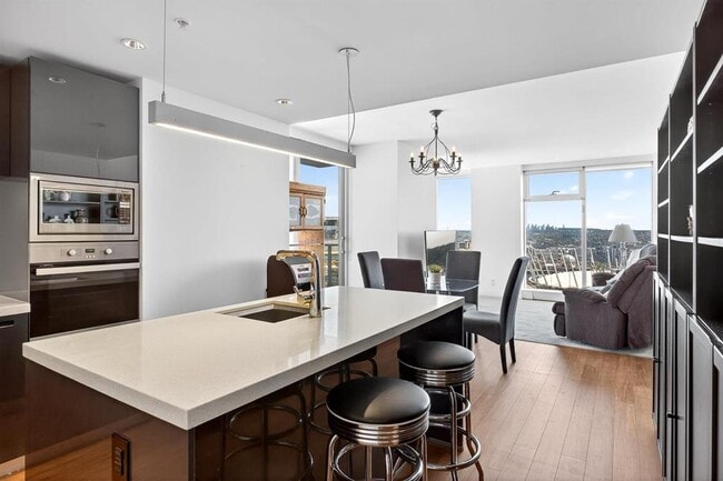 Photo - 777 Richards St