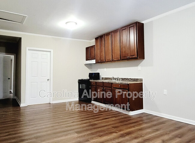 Photo - 2037 Pine Dr