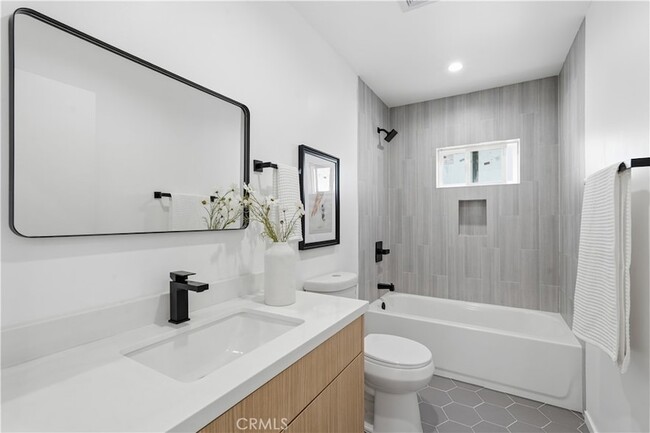Photo - 1428 Cloverdale Ave