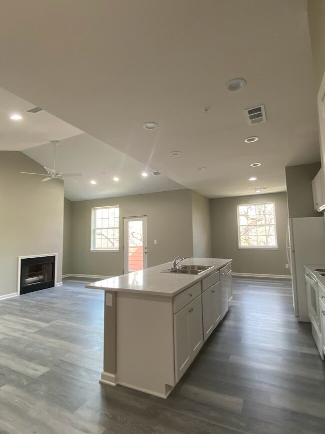 Photo - 1305 W Villa Maria Rd Unit B103