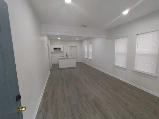 Photo - 4808 Silver St