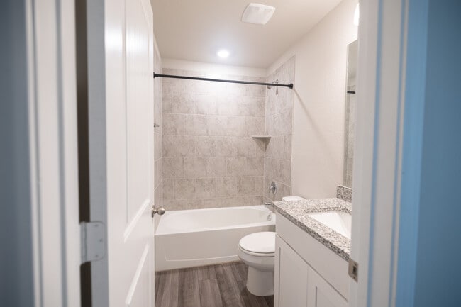 Photo - 1023 Davy St