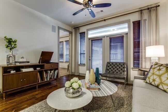 Photo - Get Up to 6 Weeks of Rent FREE – Act Fast! Unit AAHH2