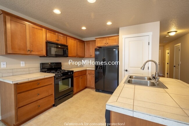 Photo - Three Bedroom Townhome in Great Canby Neighborhood!