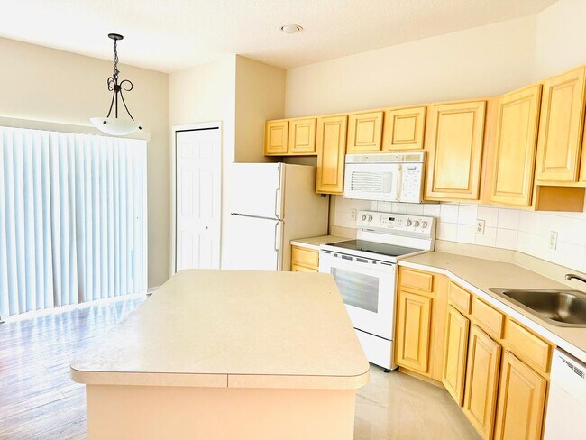 Photo - 9933 Perfect Dr Unidad 135 Side A