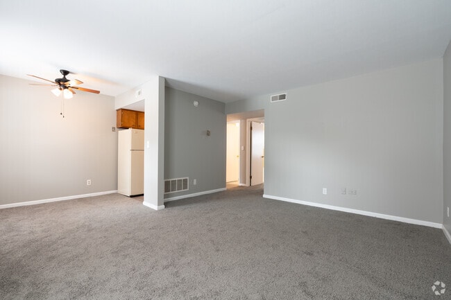 1BR, 1BA - 700SF - Living Room