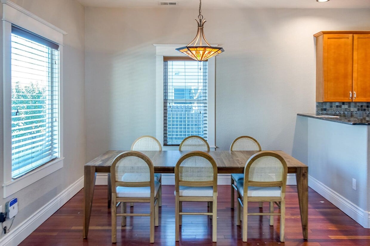 Photo - 1265 Stuart St