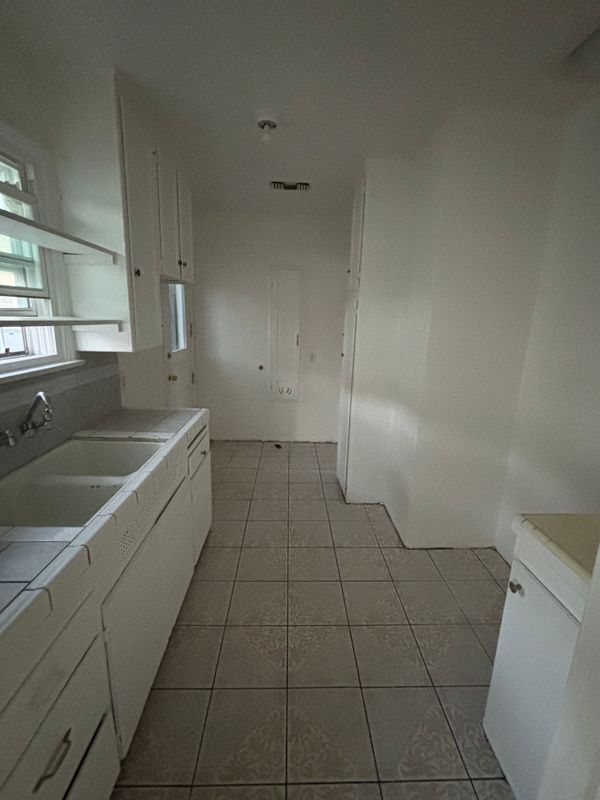 Photo - 318 E 99th St