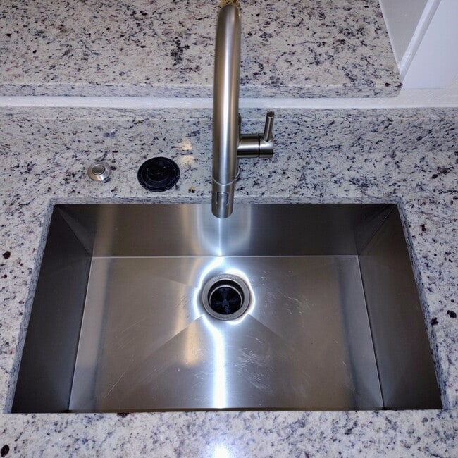 Photo - 2230 Grove St S