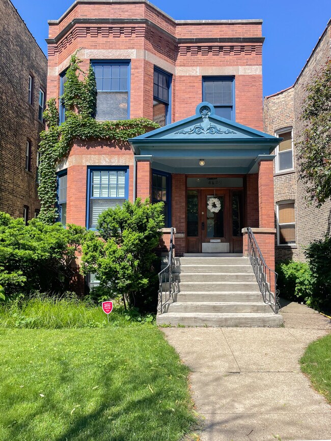 Building Photo - 4202 N Winchester Ave Unit 2