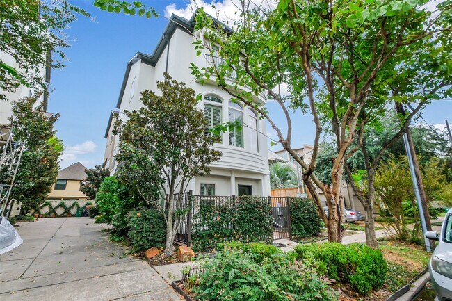 Building Photo - 2301 Park St