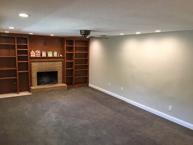 Family Room - 7677 Sycamore Dr