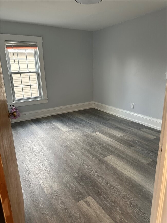 Photo - 402 W High St